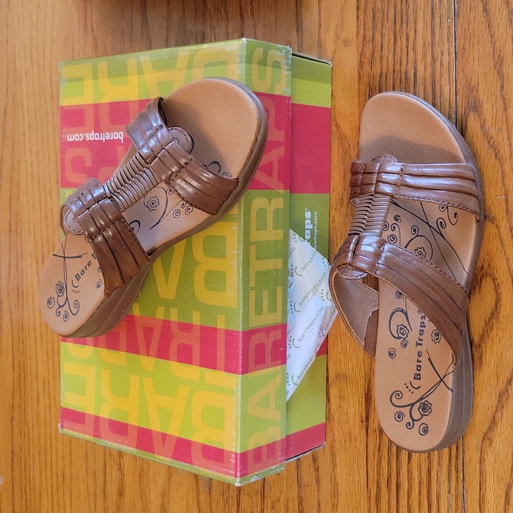 NWT BareTraps Brown Sandals Size 7